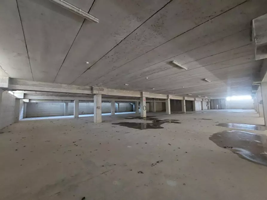 Immagine 5 di Capannone industriale in vendita  in Giulianova, N. snc a Giulianova