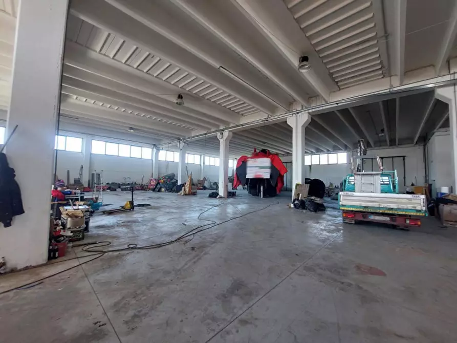 Immagine 11 di Capannone industriale in vendita  in Giulianova, N. snc a Giulianova