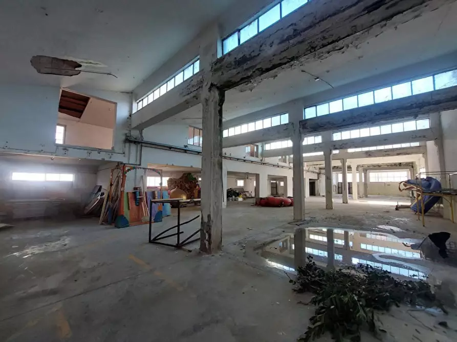 Immagine 12 di Capannone industriale in vendita  in Giulianova, N. snc a Giulianova