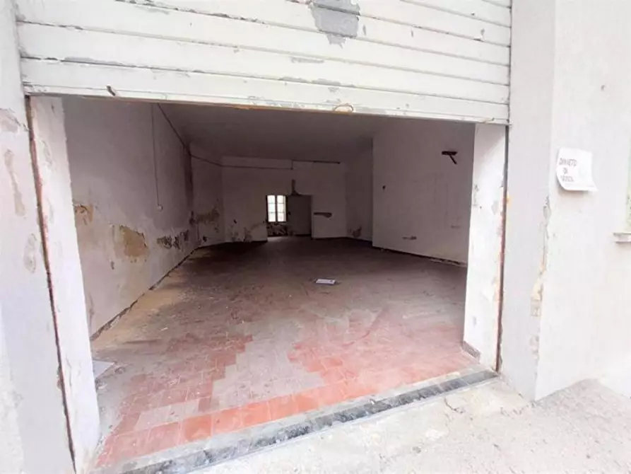 Immagine 13 di Negozio in vendita  in Via Lucio Camarra, N. 50 a Chieti