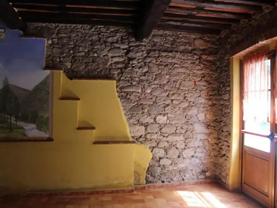 Immagine 5 di Negozio in vendita  in località Diecimo, N. snc a Borgo A Mozzano