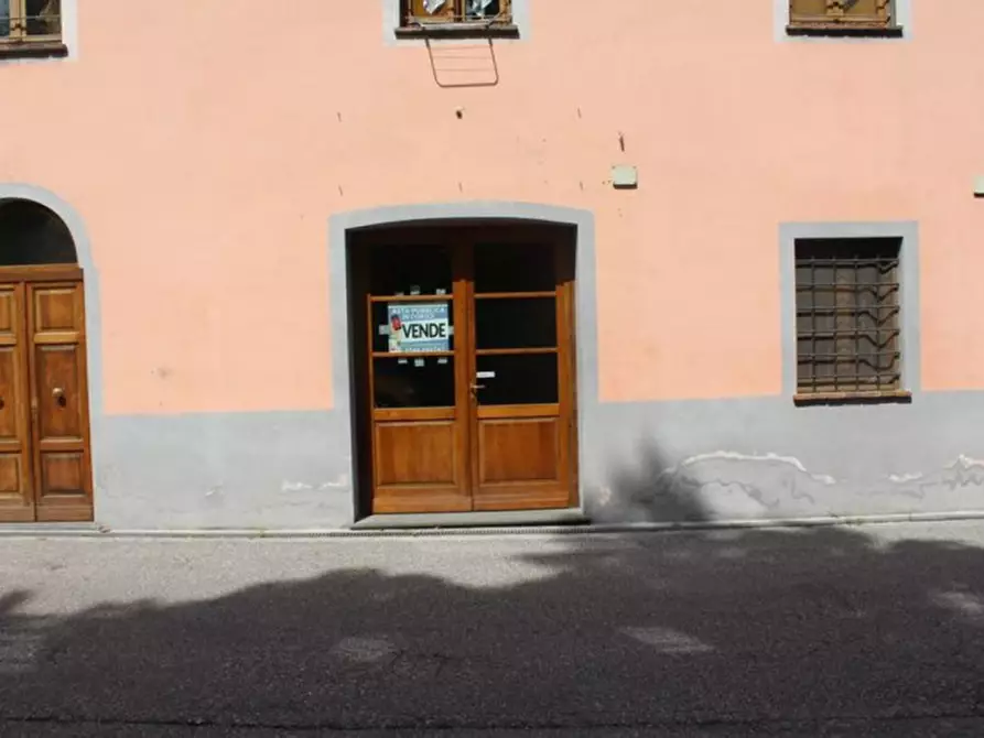 Immagine 12 di Negozio in vendita  in località Diecimo, N. snc a Borgo A Mozzano
