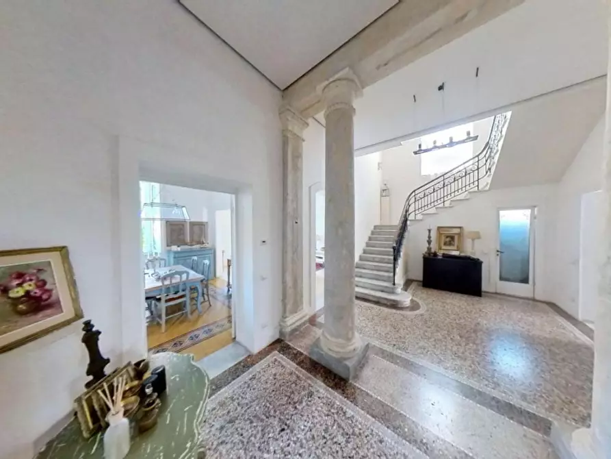 Immagine 2 di Villa in vendita  in Via Goffredo Mameli, N. 1 a Livorno