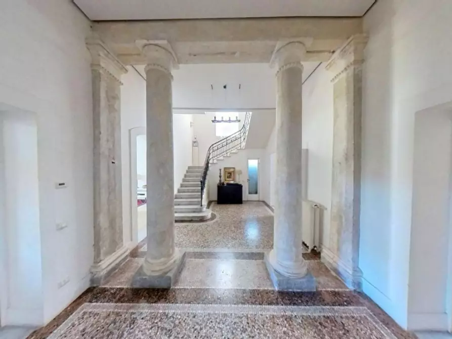 Immagine 3 di Villa in vendita  in Via Goffredo Mameli, N. 1 a Livorno