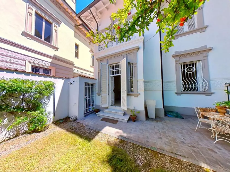 Immagine 10 di Villa in vendita  in Via Goffredo Mameli, N. 1 a Livorno