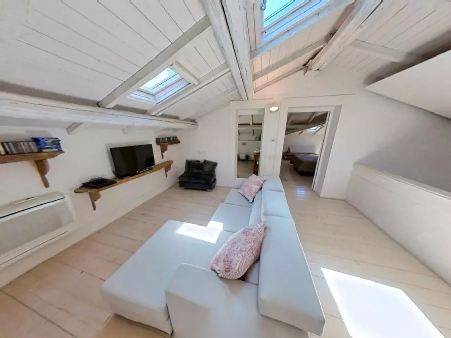 Immagine 27 di Villa in vendita  in Via Goffredo Mameli, N. 1 a Livorno