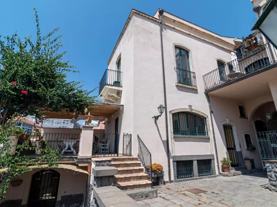 Immagine 1 di Appartamento in vendita  in Via Guarnaccia, 48, 95021 Aci Castello CT, Italia a Aci Castello