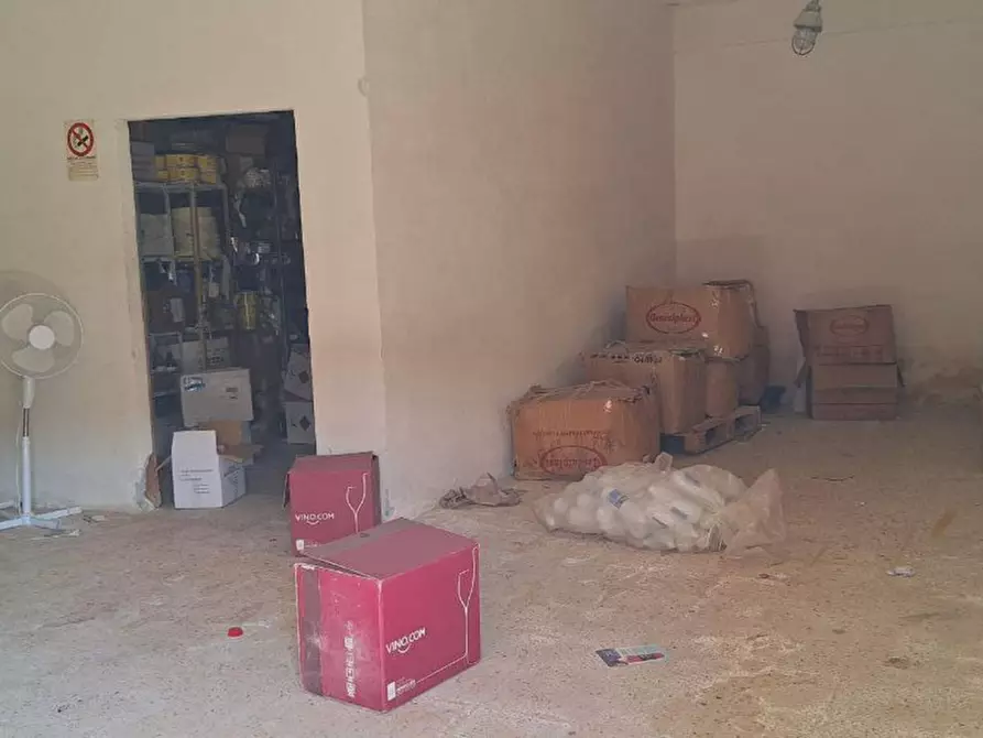Immagine 10 di Magazzino in vendita  in via Perpignano, N. 307 a Palermo