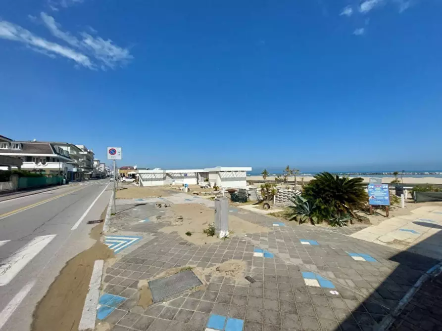 Immagine 2 di Palazzo in vendita  in VIA PINZON, N. 188 a Bellaria-Igea Marina