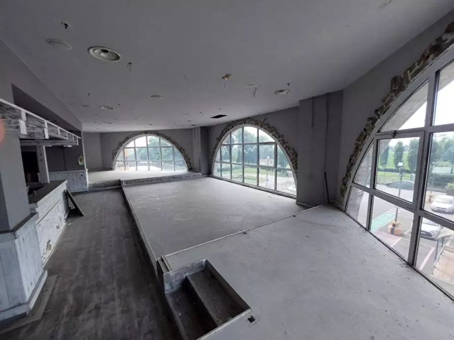 Immagine 2 di Negozio in vendita  in via Padana Superiore, N. 154 a Bellinzago Lombardo