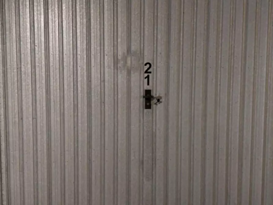 Immagine 1 di Posto auto in vendita  in Via dei Giardinetti, N. 158 a Roma