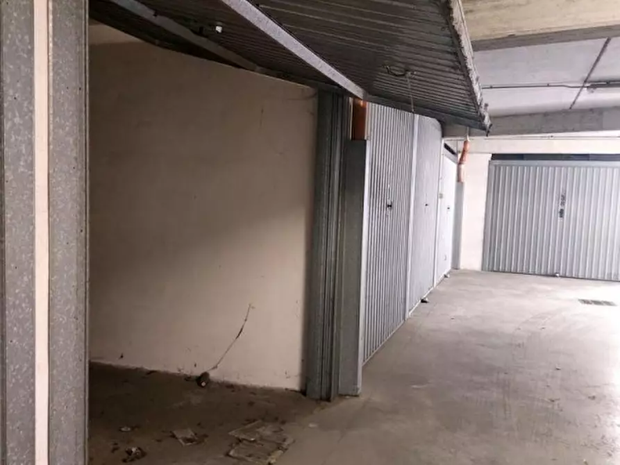 Immagine 3 di Posto auto in vendita  in Via dei Giardinetti, N. 158 a Roma