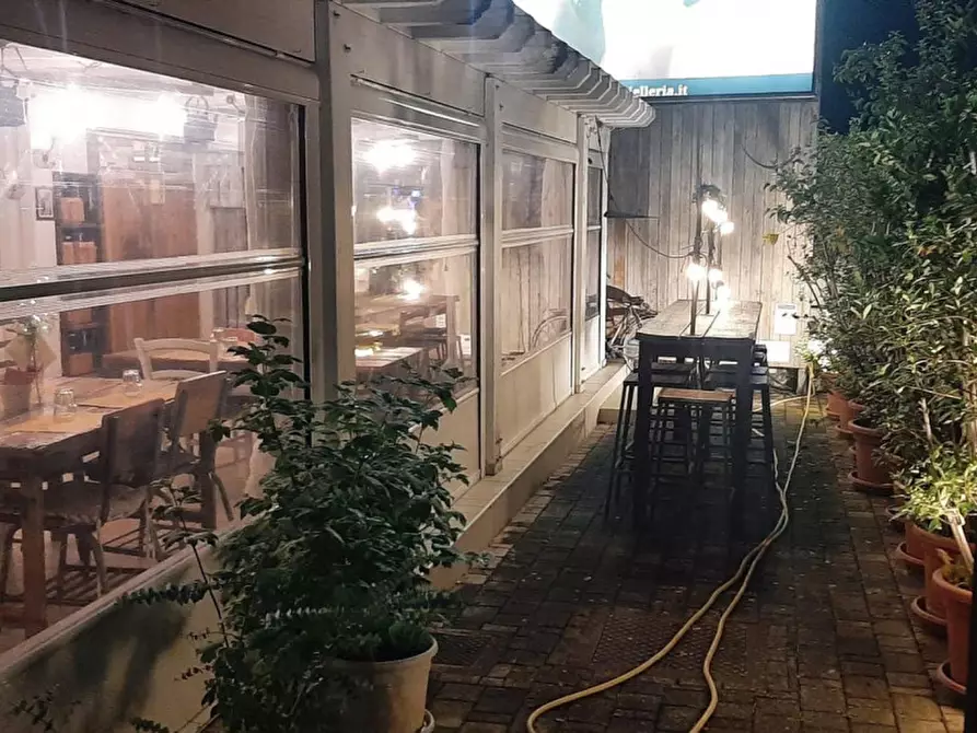 Immagine 1 di Attività commerciale in vendita  in zona centrale a Putignano