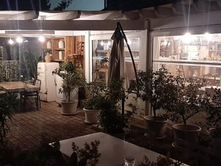 Immagine 5 di Attività commerciale in vendita  in zona centrale a Putignano