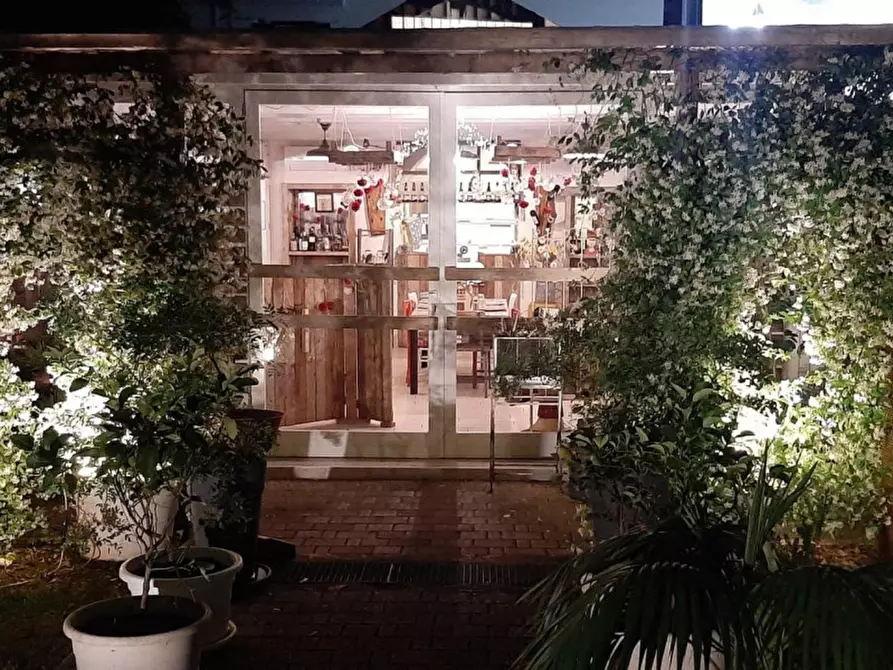 Immagine 6 di Attività commerciale in vendita  in zona centrale a Putignano