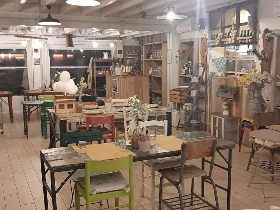 Immagine 7 di Attività commerciale in vendita  in zona centrale a Putignano