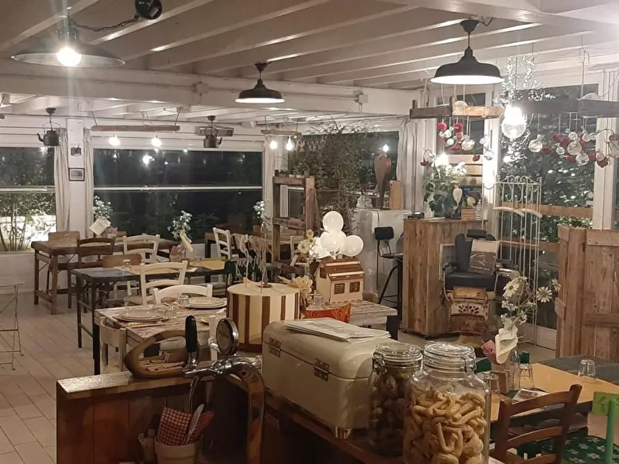 Immagine 8 di Attività commerciale in vendita  in zona centrale a Putignano