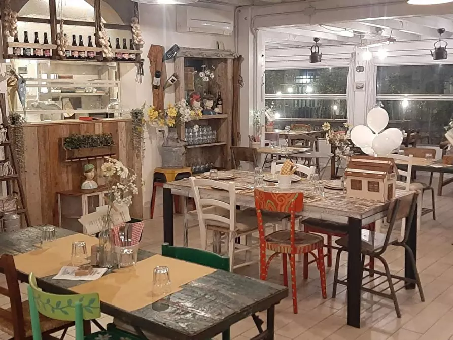 Immagine 9 di Attività commerciale in vendita  in zona centrale a Putignano