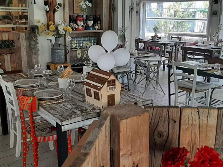 Immagine 12 di Attività commerciale in vendita  in zona centrale a Putignano