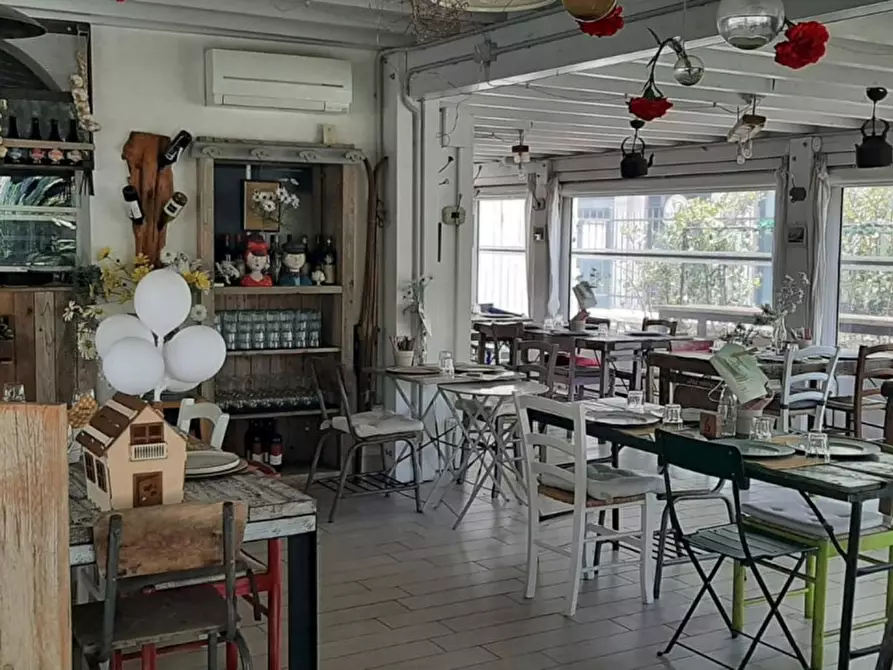 Immagine 15 di Attività commerciale in vendita  in zona centrale a Putignano