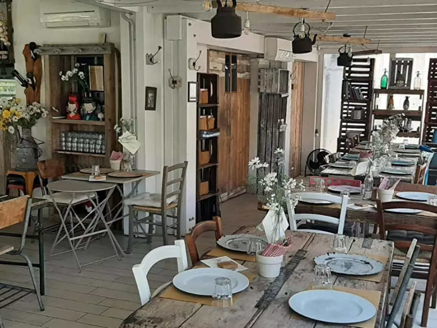 Immagine 17 di Attività commerciale in vendita  in zona centrale a Putignano