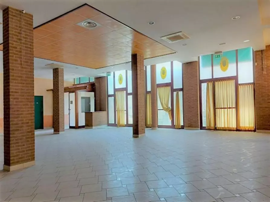 Immagine 4 di Attività commerciale in vendita  in via Roma, N. 65-67 a Montecosaro