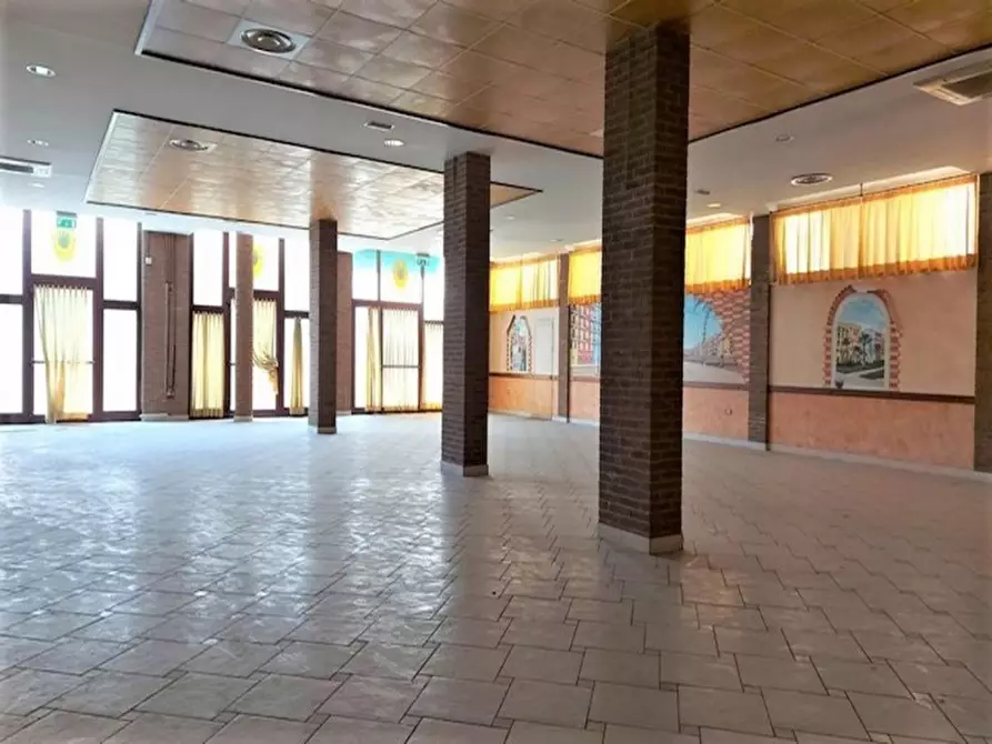 Immagine 6 di Attività commerciale in vendita  in via Roma, N. 65-67 a Montecosaro