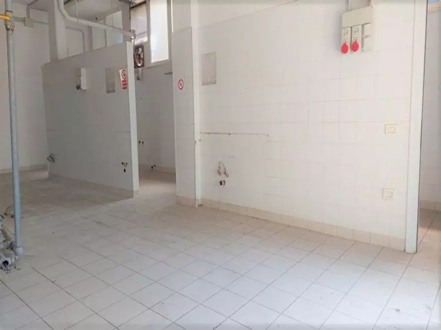 Immagine 7 di Attività commerciale in vendita  in via Roma, N. 65-67 a Montecosaro