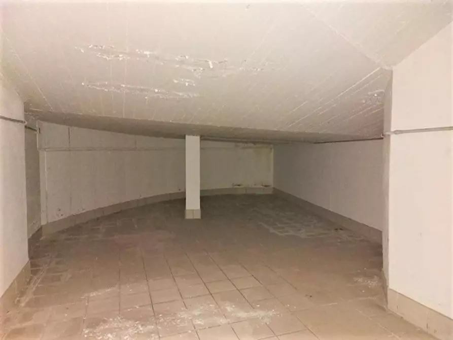 Immagine 10 di Attività commerciale in vendita  in via Roma, N. 65-67 a Montecosaro