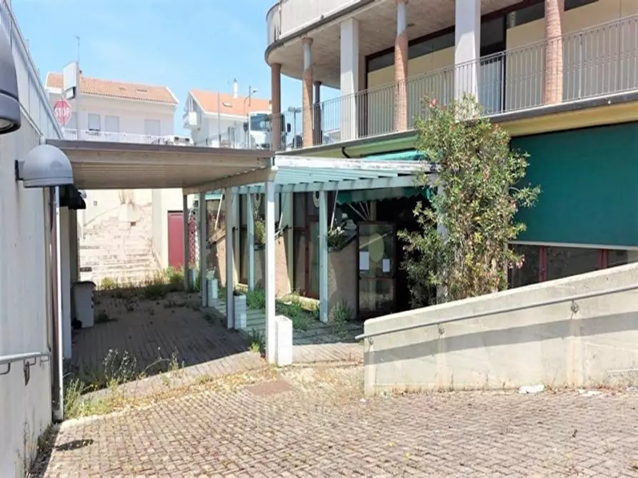 Immagine 14 di Attività commerciale in vendita  in via Roma, N. 65-67 a Montecosaro