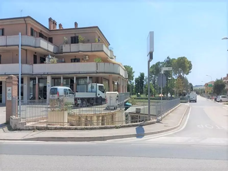 Immagine 18 di Attività commerciale in vendita  in via Roma, N. 65-67 a Montecosaro