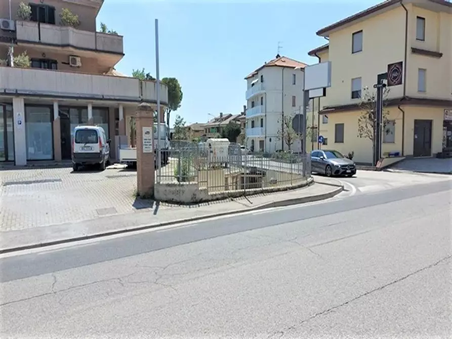 Immagine 19 di Attività commerciale in vendita  in via Roma, N. 65-67 a Montecosaro