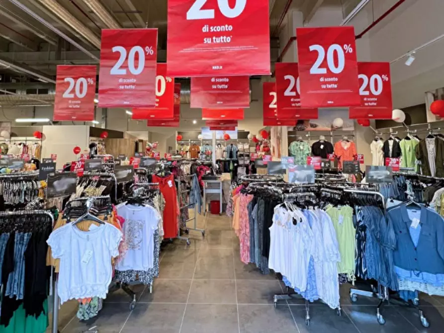 Immagine 7 di Negozio in vendita  in PIAZZA ILARIA ALPI, N. 25 a Nonantola