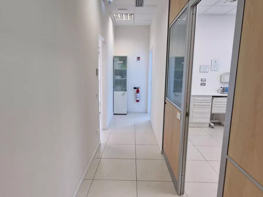 Immagine 5 di Ufficio in vendita  in Viale Portofino, 2, 47838 Riccione RN, Italia a Riccione