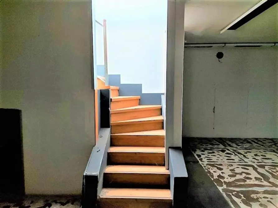 Immagine 11 di Negozio in vendita  in Via Tancredi Galimberti, N. 37 a Biella