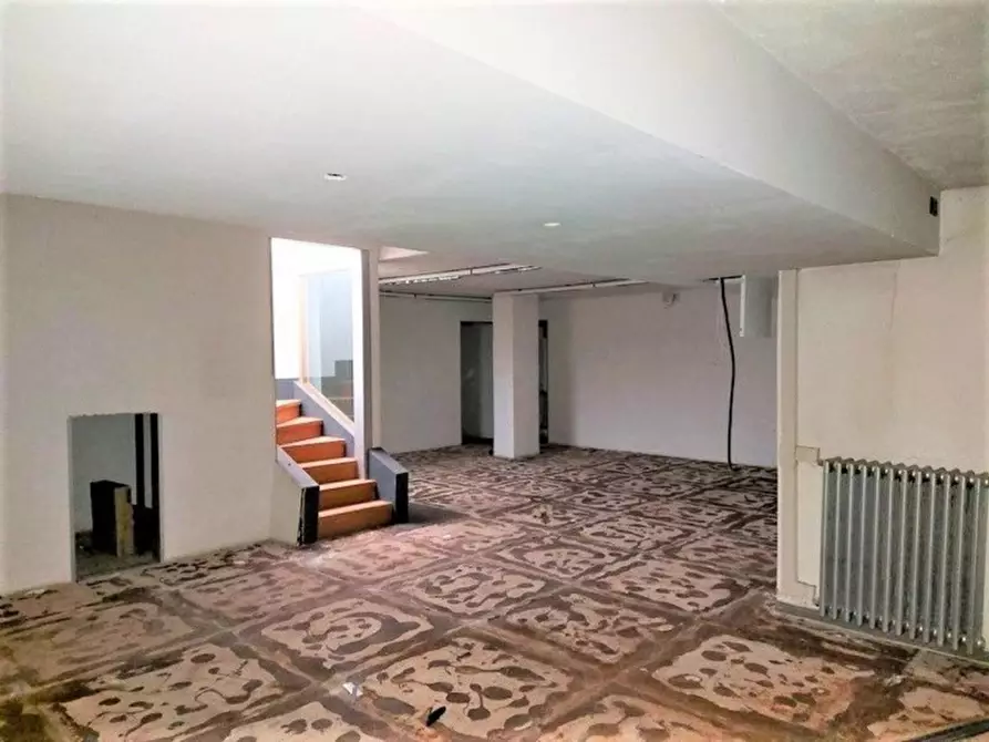 Immagine 12 di Negozio in vendita  in Via Tancredi Galimberti, N. 37 a Biella