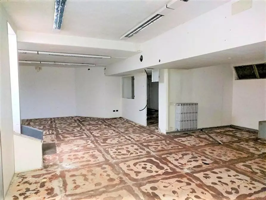 Immagine 16 di Negozio in vendita  in Via Tancredi Galimberti, N. 37 a Biella