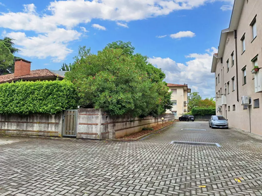 Immagine 3 di Posto auto in vendita  in Viale Venezia Giulia, N. snc a Cormons