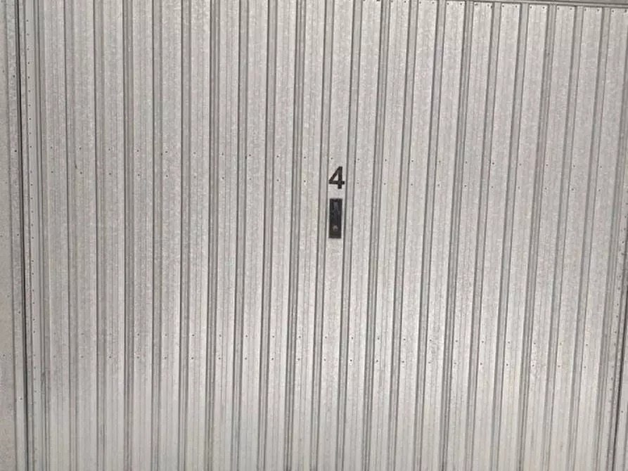 Immagine 1 di Posto auto in vendita  in Via dei Giardinetti, N. 158 a Roma