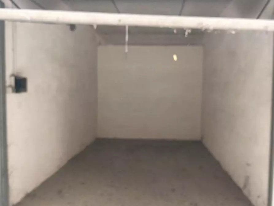 Immagine 2 di Posto auto in vendita  in Via dei Giardinetti, N. 158 a Roma