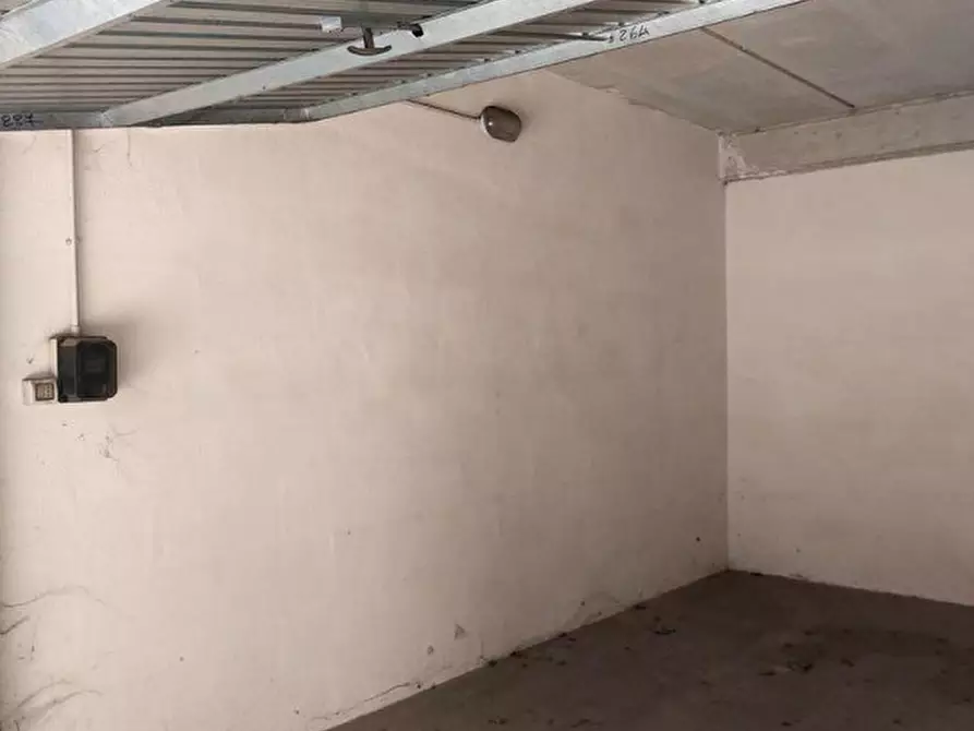 Immagine 3 di Posto auto in vendita  in Via dei Giardinetti, N. 158 a Roma