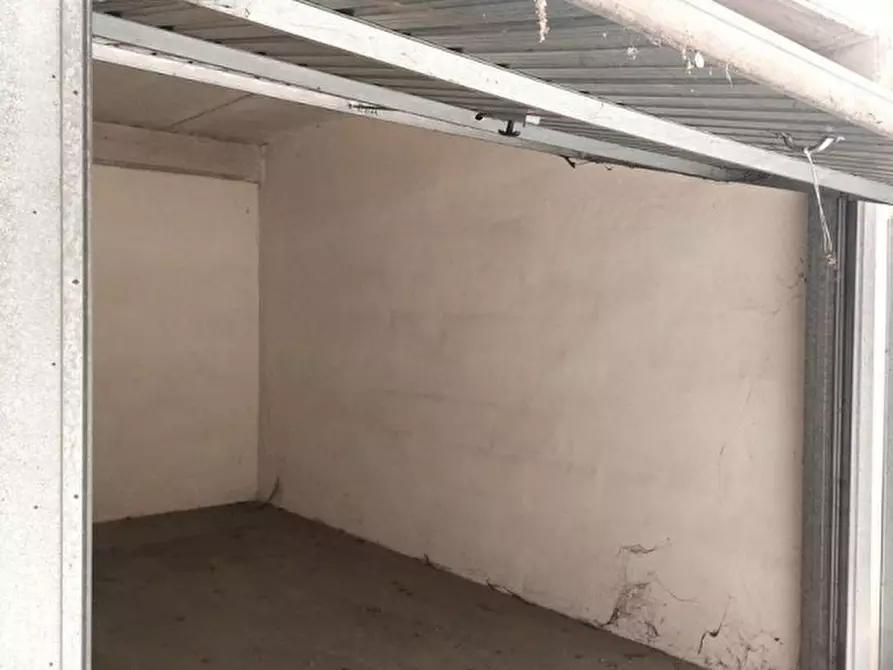 Immagine 4 di Posto auto in vendita  in Via dei Giardinetti, N. 158 a Roma