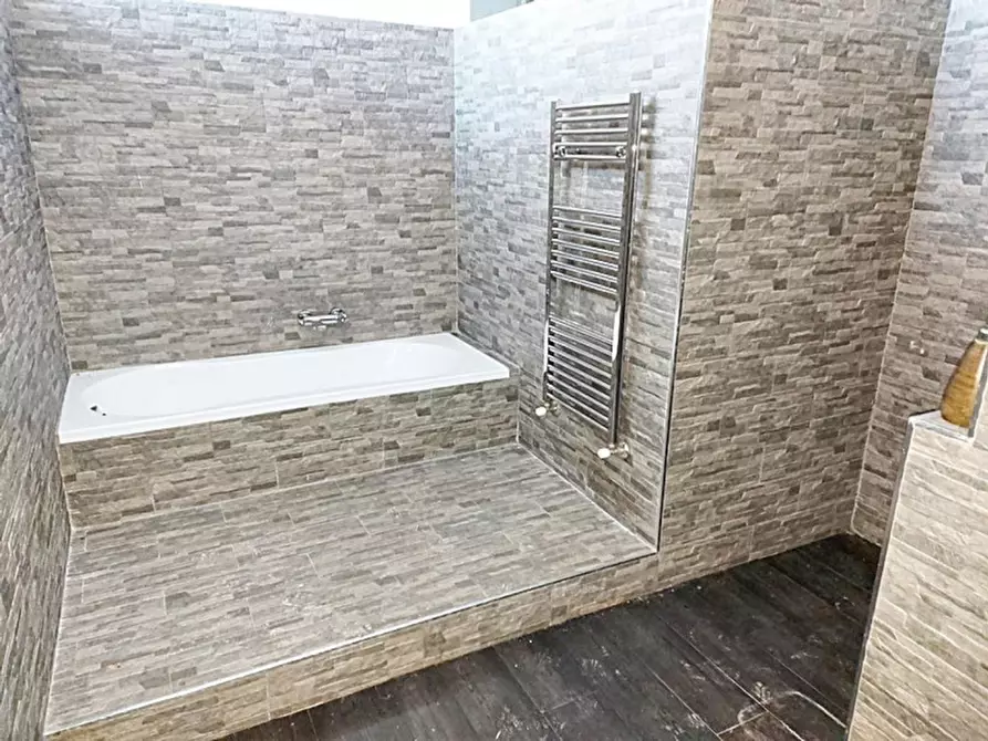 Immagine 11 di Capannone industriale in vendita  in via Monza, N. 8 a Rovellasca