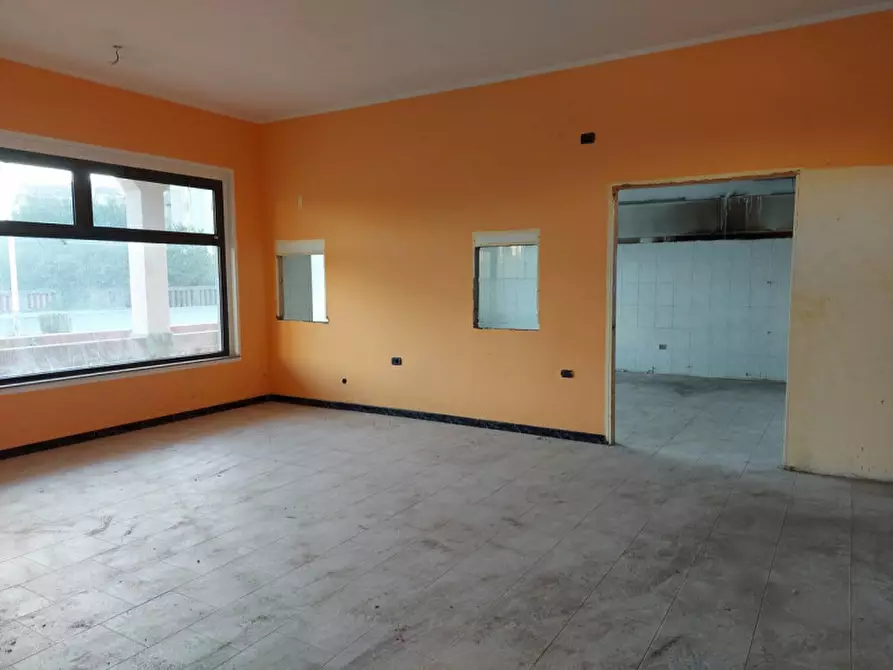 Immagine 2 di Negozio in vendita  in Via Lucania, N. snc a Carbonia