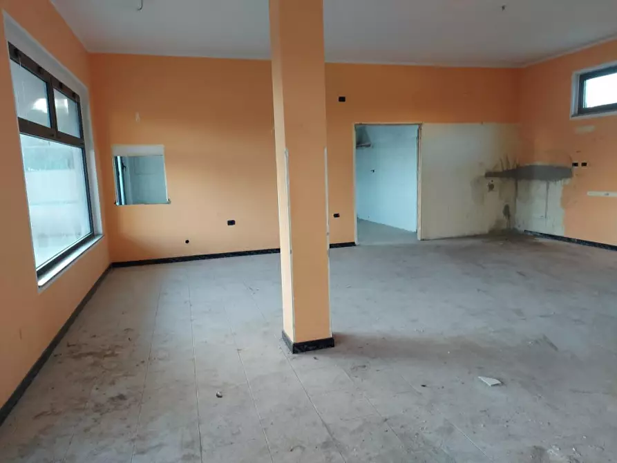 Immagine 3 di Negozio in vendita  in Via Lucania, N. snc a Carbonia