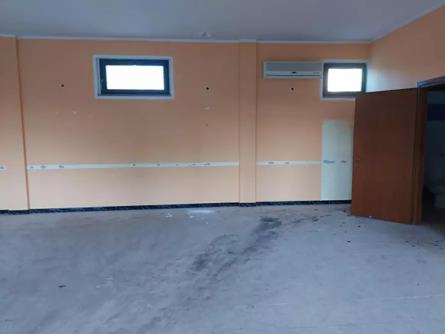 Immagine 4 di Negozio in vendita  in Via Lucania, N. snc a Carbonia