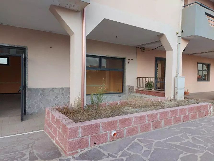 Immagine 8 di Negozio in vendita  in Via Lucania, N. snc a Carbonia