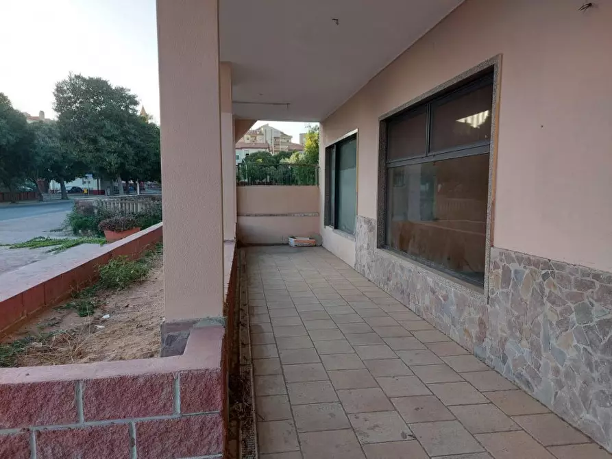 Immagine 9 di Negozio in vendita  in Via Lucania, N. snc a Carbonia