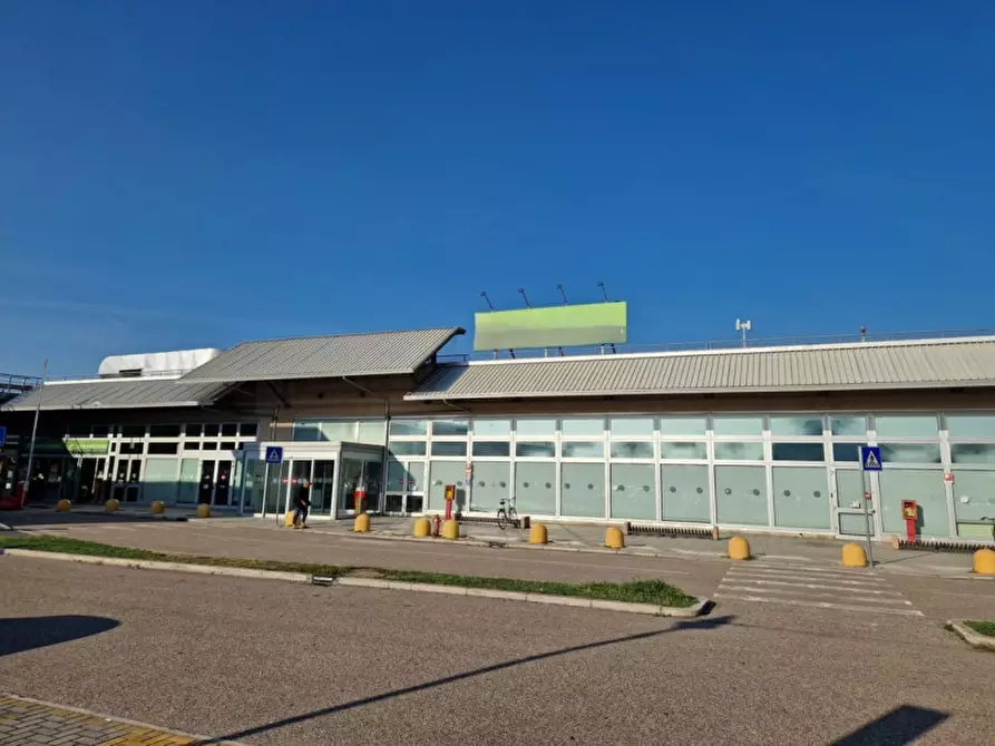 Immagine 1 di Negozio in vendita  in VIA MANLIO TRAVAGLINI, N. 20/A a Ravenna