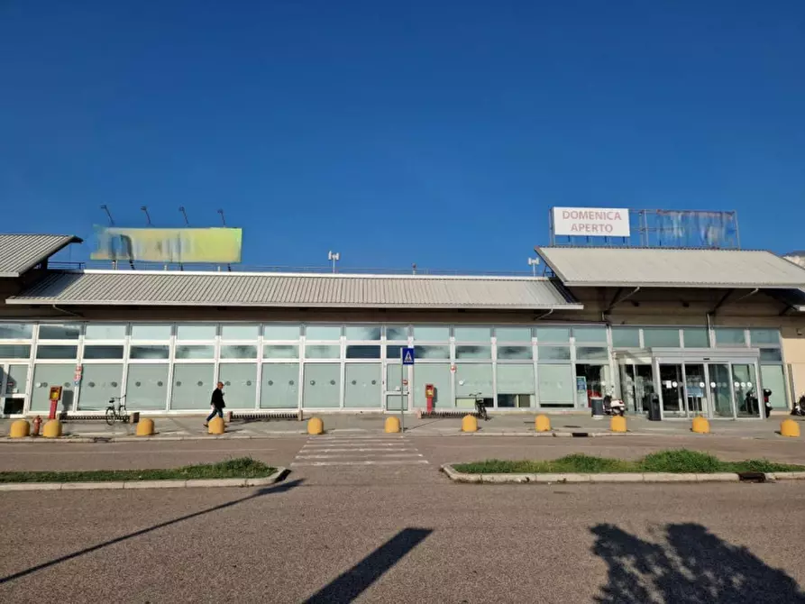 Immagine 2 di Negozio in vendita  in VIA MANLIO TRAVAGLINI, N. 20/A a Ravenna